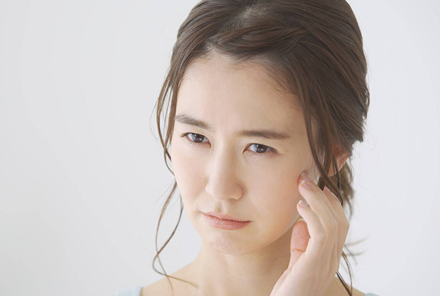 歯痛がする女性